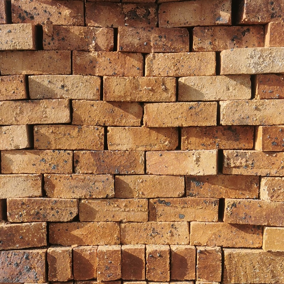 Palomino Satin Semi-Face Bricks from DezYNO Bricks – Durable, textured bricks perfect for walls and outdoor projects.